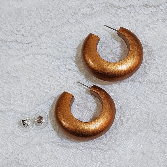 Vintage Lightweight Bronze Toned Chunky Hoop Pierced Earrings - Picture 6 of 7